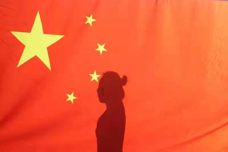 10年涌入66万,这个国家正在被中国人疯狂移民!